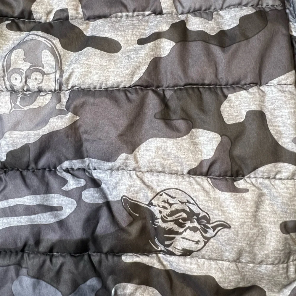 GAP Disney Star Wars Gray Camo light weight puffer Husky coat/Jacket winter